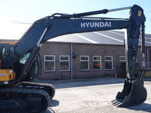 Гусеничный экскаватор Hyundai R210 Smart Plus