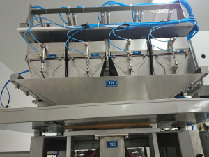 Автомат для упаковки в пакет с проваркой по граням AVP 1000