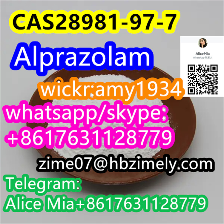 Всегда банальна. Пинк ее муж в клипах. Алиса терпеть не может розовый. Алиса которая красит волосы с ютуб. Королева розового цвета.