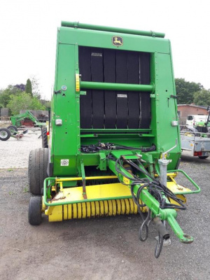 Пресс-подборщик рулонный John Deere 592