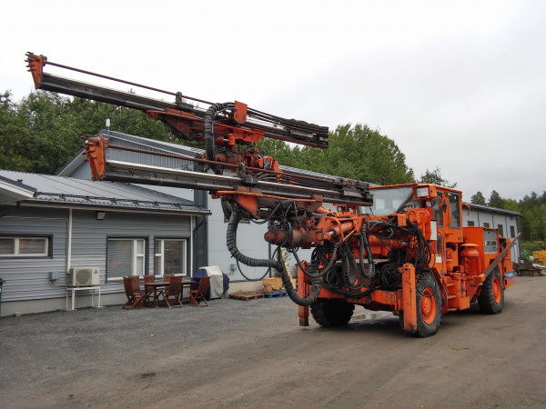 Подземная буровая установка Sandvik Tamrok Para 360-60