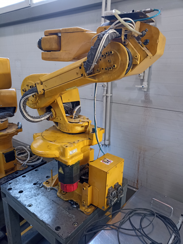 Сварочные роботы FANUC Robot ARC Mate 100i TYPE A05B-1210-B201 - 2 шт. Цена договорная