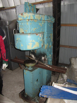 Полуавтомат закаточный для жесте банки 5-12 литров