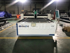 Оптоволоконный лазерный станок для резки металла MetalTec 1530B/1500 Maxphotonics