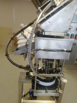 Автомат розлива и укупорки жидких препаратов АО-27