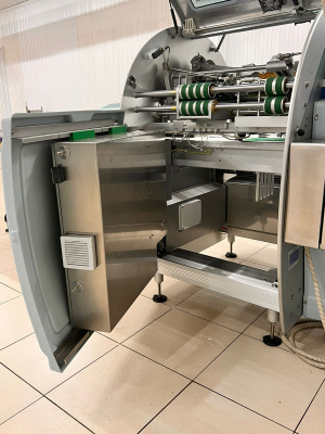 Автоматическая упаковочная машина AUTOMAC 55 PIU для упаковки пищевых продуктов на подложке в стрейч-пленку