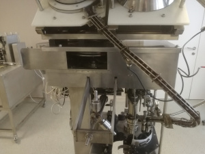 Автомат розлива и укупорки жидких препаратов АО-27