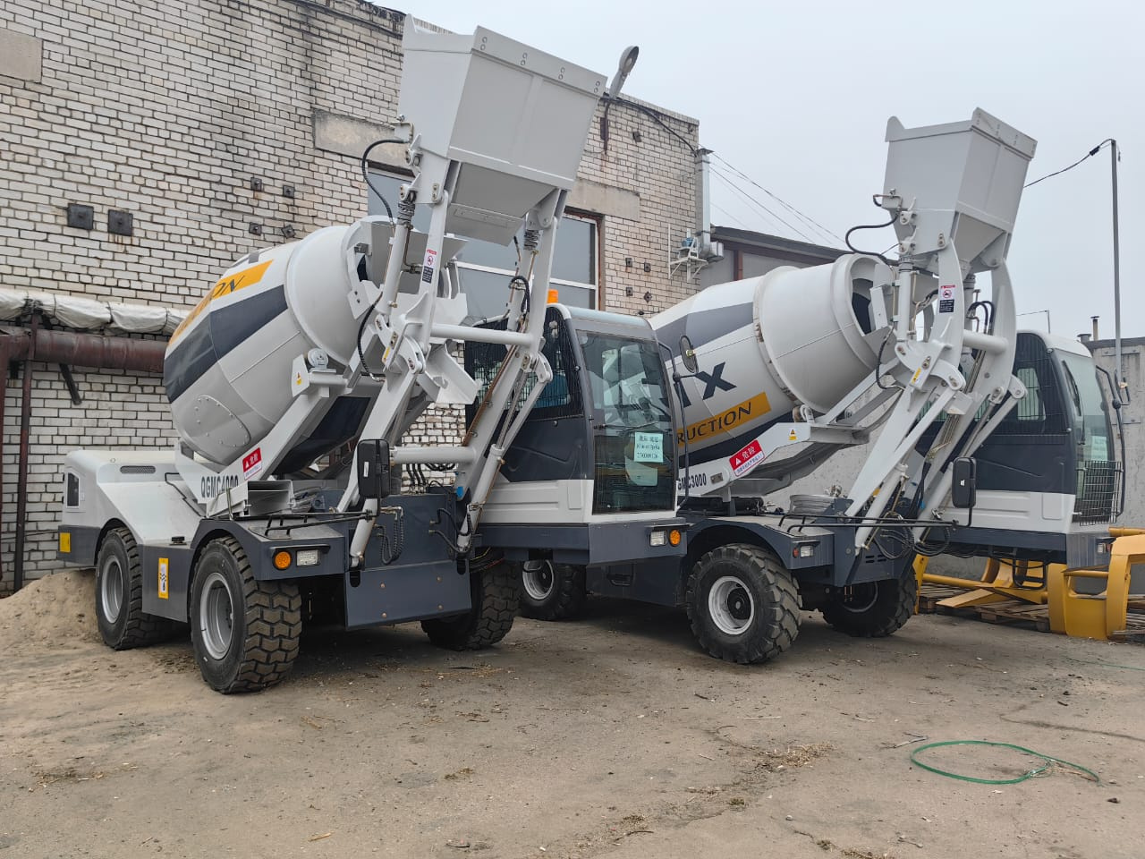 Самоходный бетоносмеситель с самозагрузкой Ynix QGMC3000 купить в ...