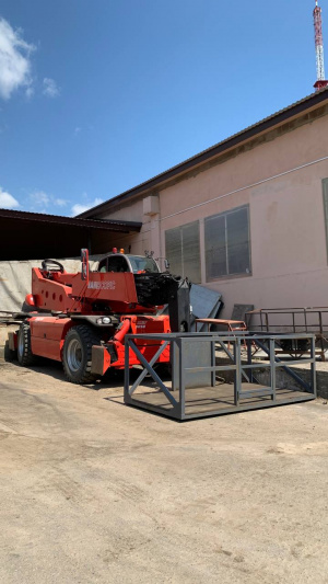 Телескопический погрузчик MANITOU MRT 3050