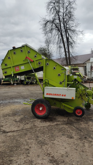 Пресс подборщик Claas Rollant 44 (Класс Роланд 44)