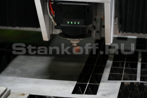 Высокомощный оптоволоконный лазерный станок в защитной кабине XTC-1530GP/12000 IPG
