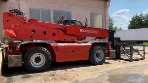 Телескопический погрузчик MANITOU MRT 3050