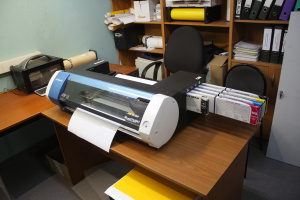 Roland VersaSTUDIO BN-20 настольный экосольвентный принтер/каттер шириной 508 мм