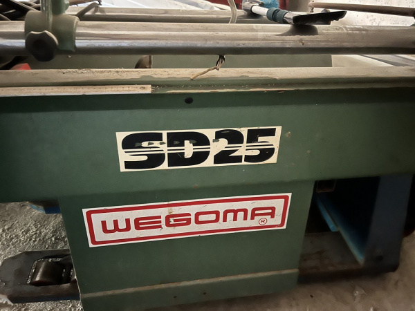 Усорезный станок с двумя пилами. Wegoma SD25