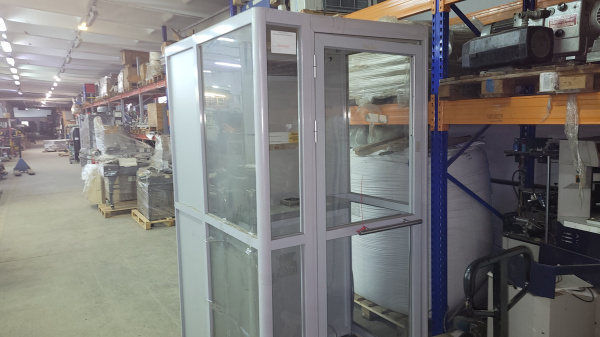 Курительная кабина "Элемент-2". С входной дверью, препятствующей ...