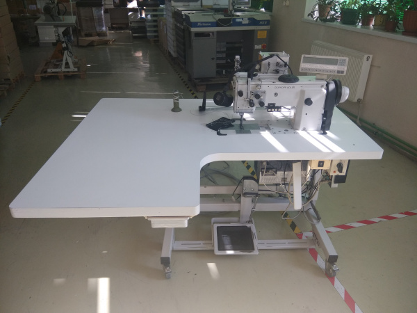 Одноигольная швейная машина для средних и тяжелых тканей DürkoppAdler 767