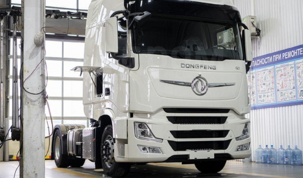 Седельный тягач Dongfeng DFH4180, 2023 год