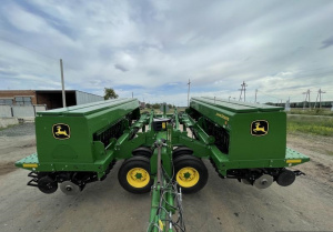 Механическая сеялка точного высева John Deere 455