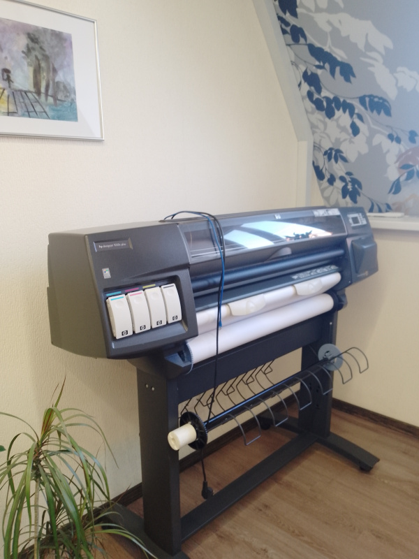 Струйный плоттер HP Designjet 1000 Plus