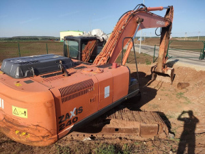 Экскаватор Hitachi ZX240-5G, заводской номер HCMDCE90J00030792, гос.рег. номер 6PT5833, год выпуска 2015. Модель двигателя 6BG1- 350422. Им