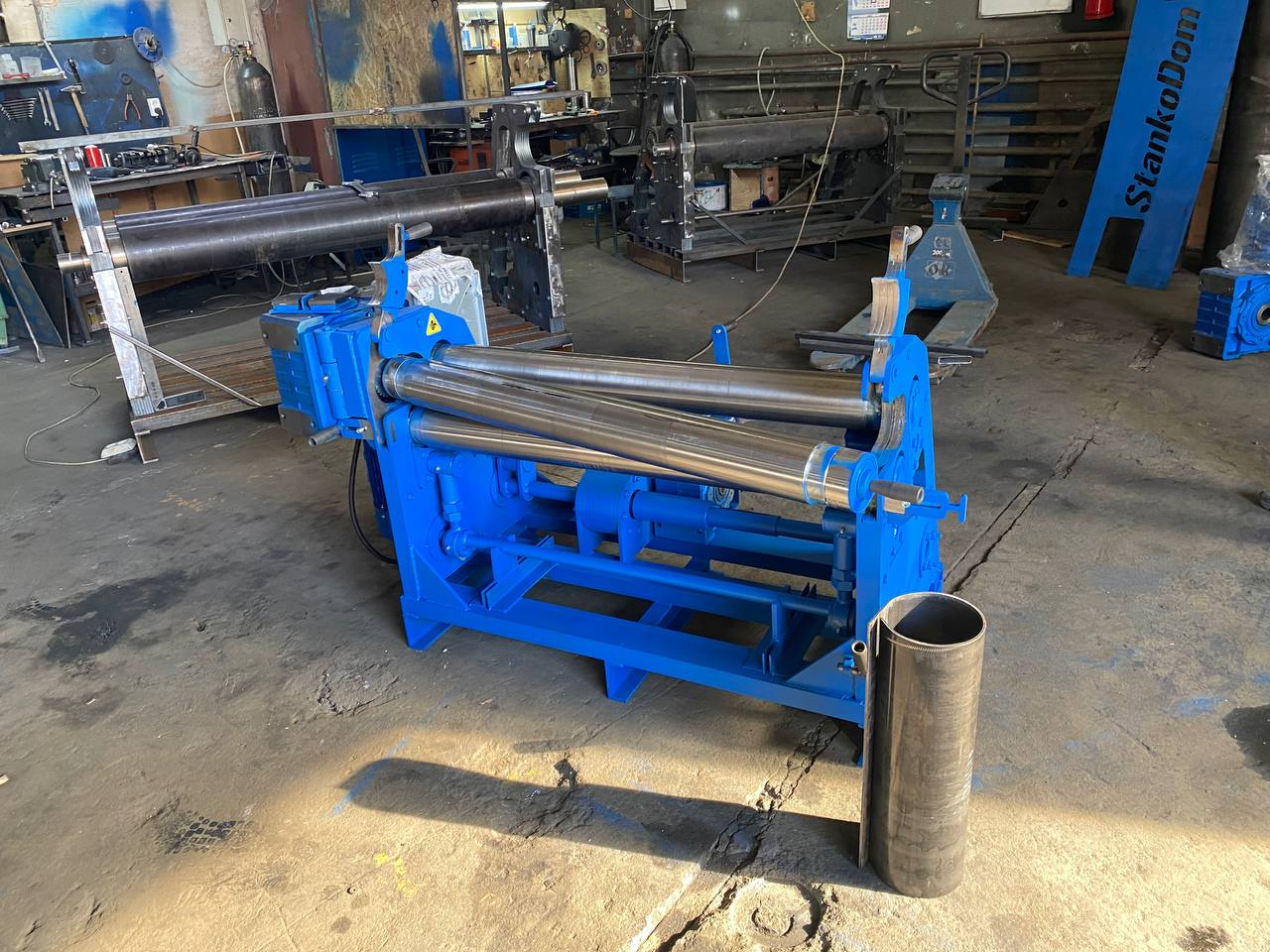 станкодом. гибочный станок старинный. показать предприятие станкодом. сегментный листогиб шредер. гофроколено станок.