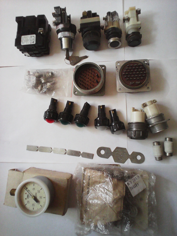 ПМЛ-1100, ПУЗК11А-13, ШР55, 2РТТ, тиристоры КУ201Л, КУ208Г за всё 800 ...