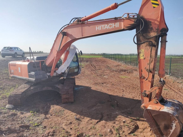 Экскаватор Hitachi ZX240-5G, заводской номер HCMDCE90J00030792, гос.рег. номер 6PT5833, год выпуска 2015. Модель двигателя 6BG1- 350422. Им