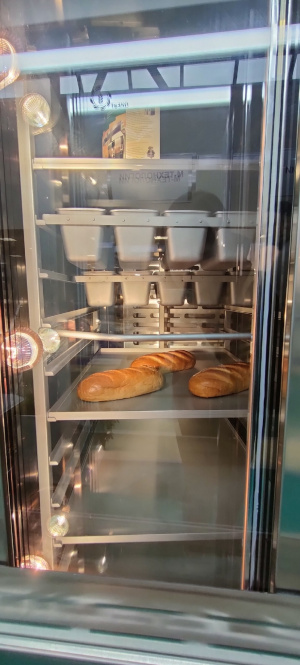 Свежий ароматный хлеб с помощью ротационной печи Ротор-Агро для производства