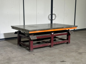 Чугунная плита с Т-пазом STOLLE - Welding Table MACH-ID 8529 Производитель: STOLLE Тип: Welding Table Год выпуска: 1995