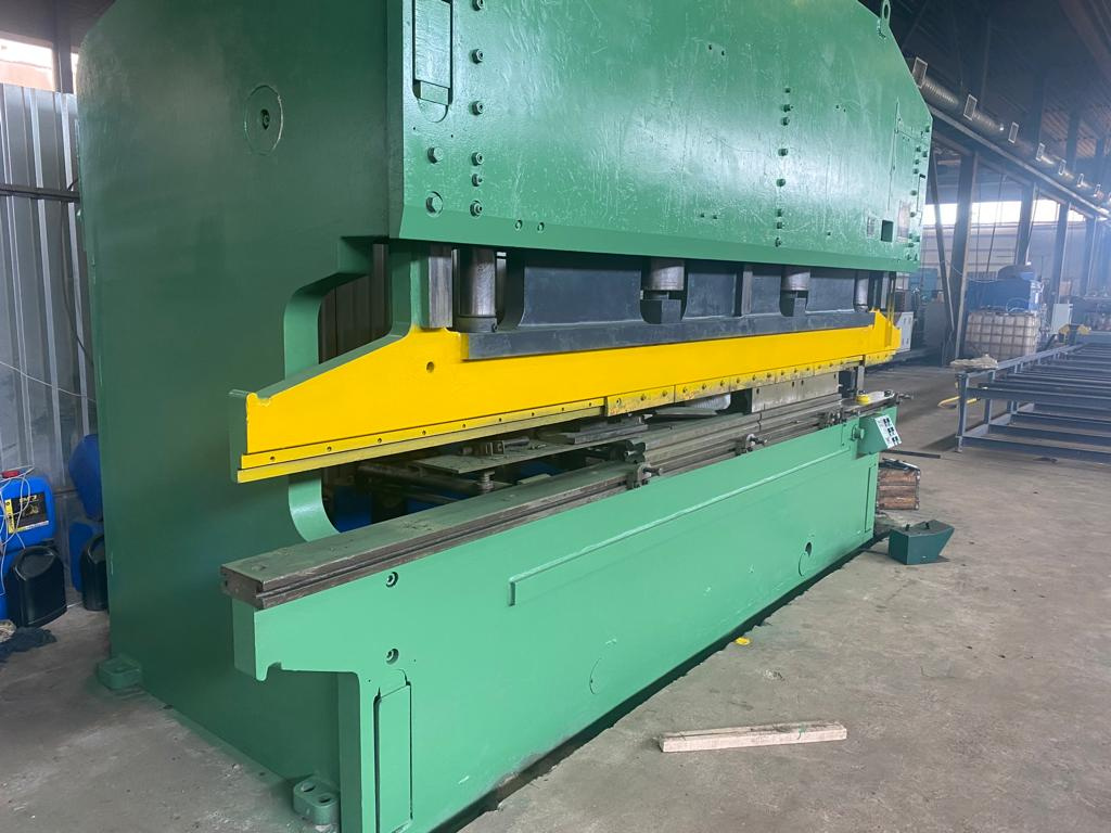 пресс листогибочный (листогиб, гидравлический) прямого действия Komatsu ...