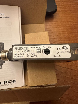 Pepperl-Fuchs MLV40-54-G-1700 Световозвращающий датчик с поляризационным фильтром для обнаружения стекла