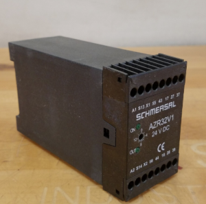 AZR32V1-24VDC SCHMERSAL Модуль управления безопасностью для систем аварийной остановки