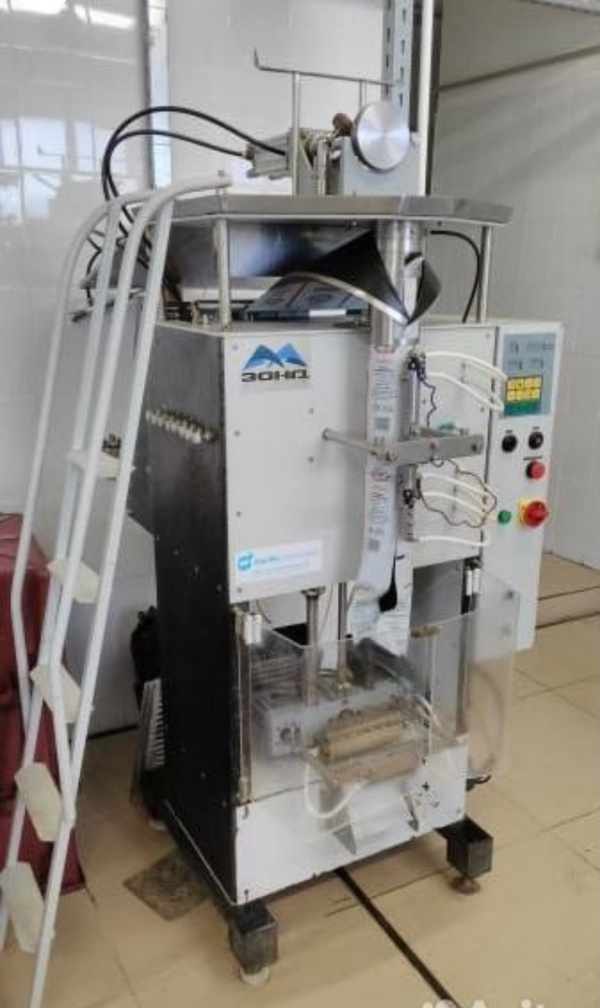 Автомат розлива и упаковки молочных и других жидких продуктов "Зонд-Пак" модель 22.01 производительностью до 30 пакетов в минуту