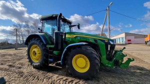 Трактор John Deere 8R 3004