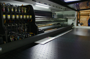 Широкоформатный промышленный принтер для печати по листовому гофрокартону и другим поверхностям Hanway HighJet 2500B