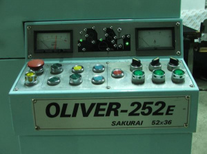 Двухкрacoчная пeчaтная машинa Sakurai oliver 252E