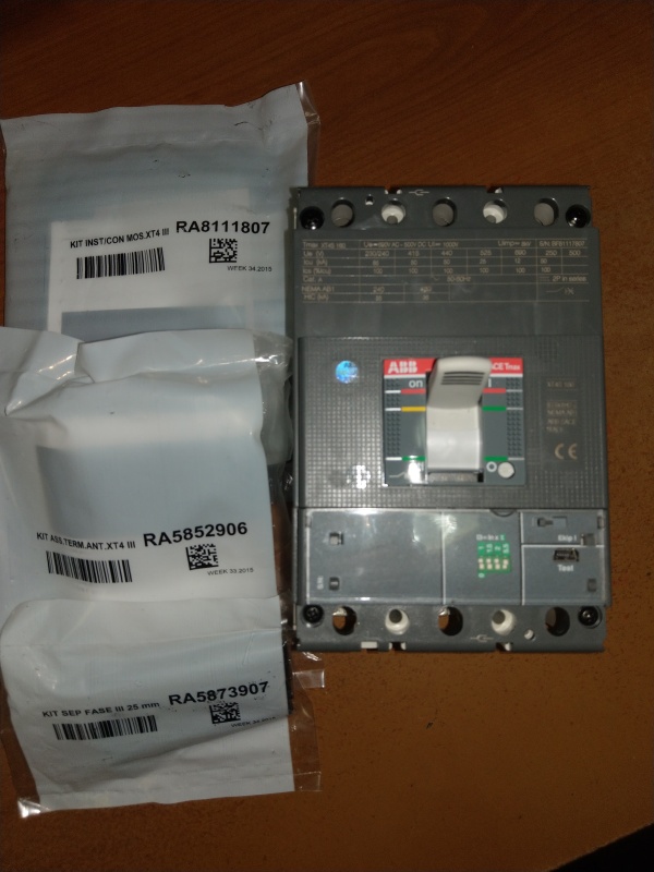Автоматический выключатель ABB Tmax XT4 160А, Ekip I, 50кА, 3P, 160А, 1SDA0 68479 R1