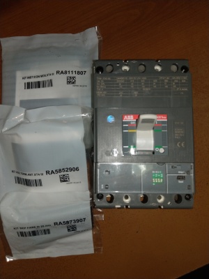 Автоматический выключатель ABB Tmax XT4 160А, Ekip I, 50кА, 3P, 160А, 1SDA0 68479 R1