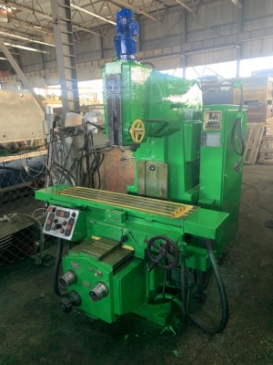 Станок вертикально-фрезерный 6Т12