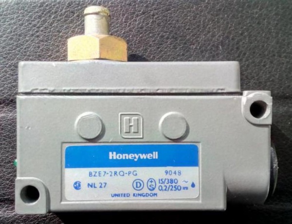 BZE7-2RQ-PG Honeywell Концевой выключатель 15 Ампер