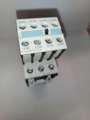 Контактор 3RT1023-1BB44 + 3RH1921-1HA22 Siemens Sirius Германия