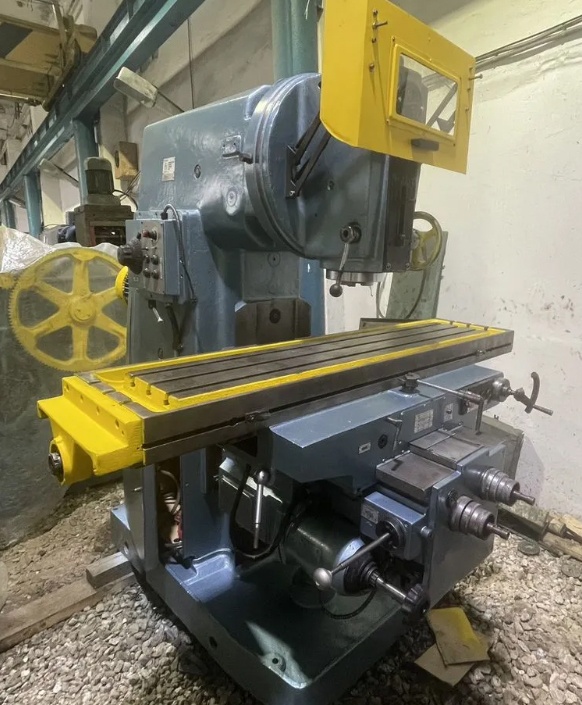 Вертикально-фрезерный станок ВМ127