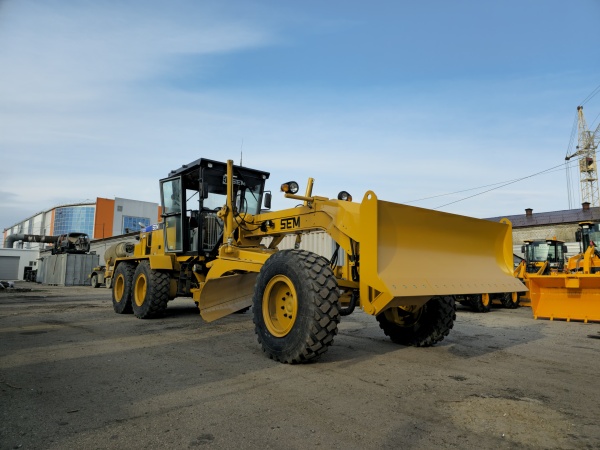 Грейдер SEM 922F AWD