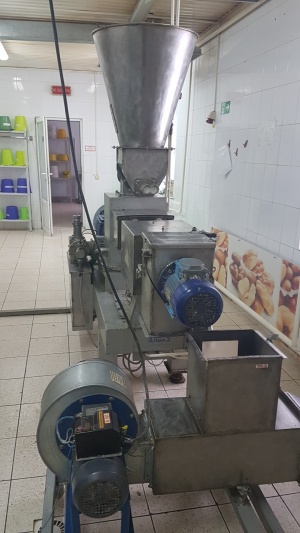 Экструдер для производства кукурузных палочек и модифицированного крахмала