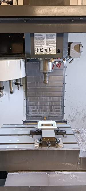 Обрабатывающий центр с ЧПУ HAAS VF-1