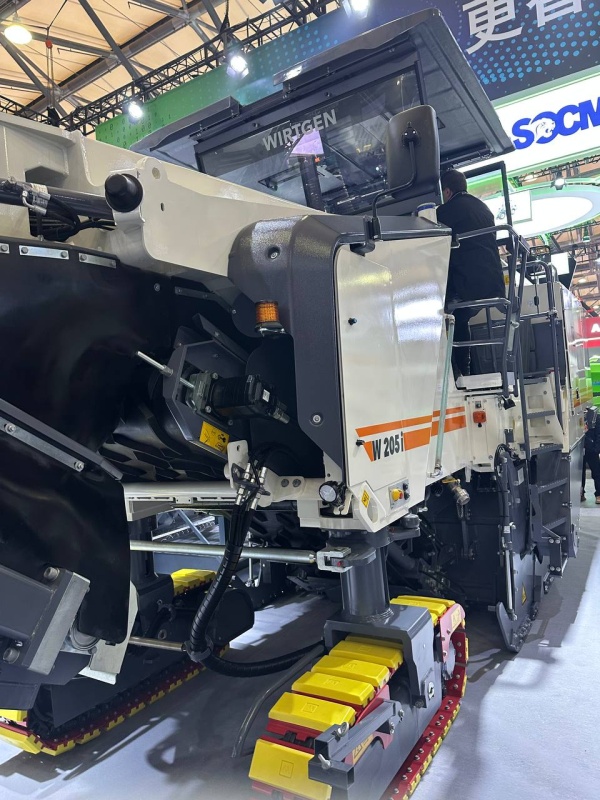 новая фреза WIRTGEN W 205i габаритная