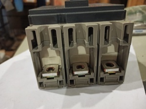 КОММУТАЦИОННЫЙ БЛОК NS250H,3P 31404,MERLIN