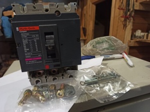 КОММУТАЦИОННЫЙ БЛОК NS250H,3P 31404,MERLIN