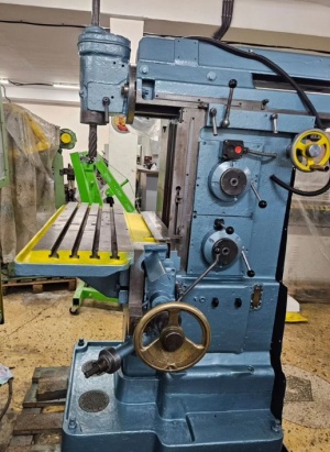 Универсальный фрезерный станок 675П