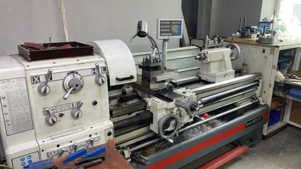 Промышленный токарный станок Metal Master Z56150 (560x1500 мм) DRO RFS